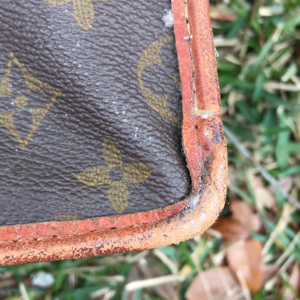 Vtg 1980’s LV suitcase